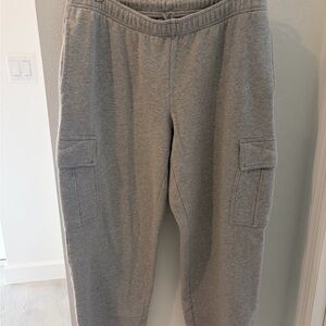 Aritzia Women’s mega fit sweatfleece Cargo Sweatpants